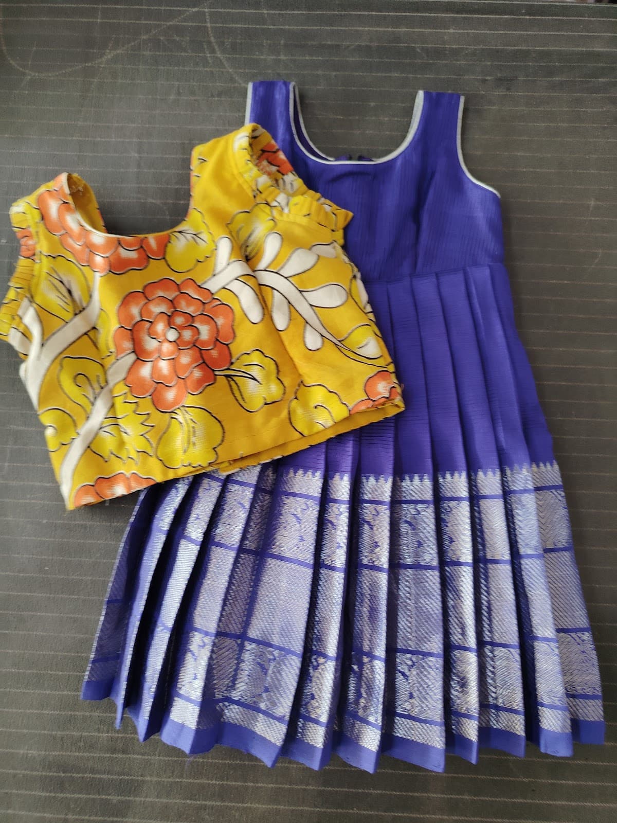 Show Fashions Botique — photo by Show Fashions Botique