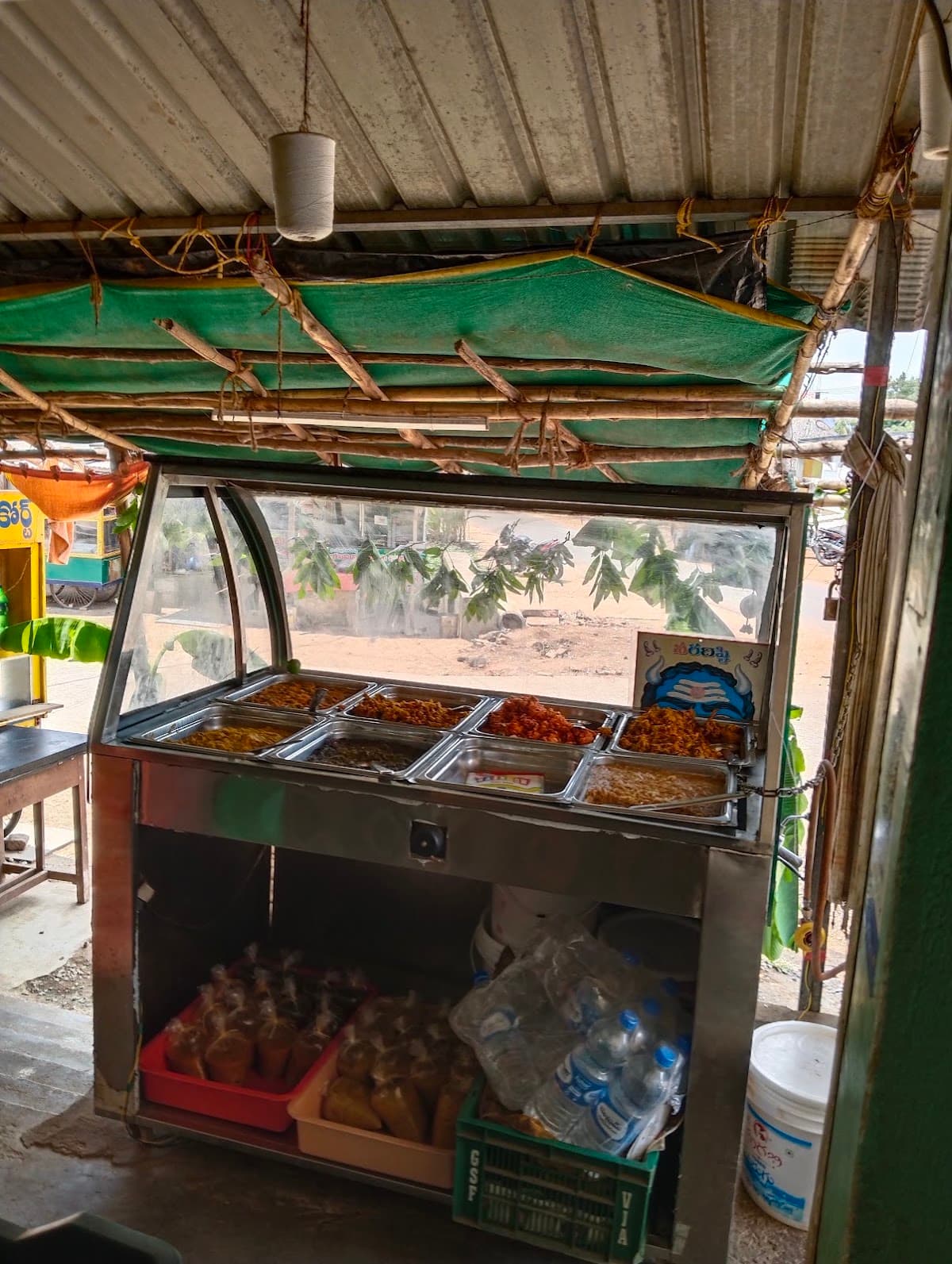 SRI BAKTHA ABHAYA ANJANEYA VEG&NONVEG MELAS,BIRIYANI,CATERINGS AND FASTFOOD,COOLDRINKS & MILK PRODUCTS — photo by యుగంధర్ రెడ్డి వజ్రాల