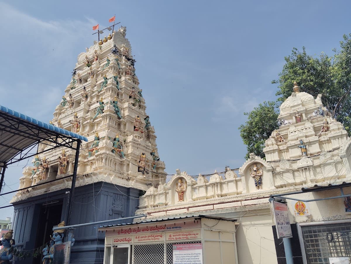 Sri Bramarambha Mallikarjuna Swamy Devastanam, (Kakani Shivalayam) Kakani — photo by Ballu Varun