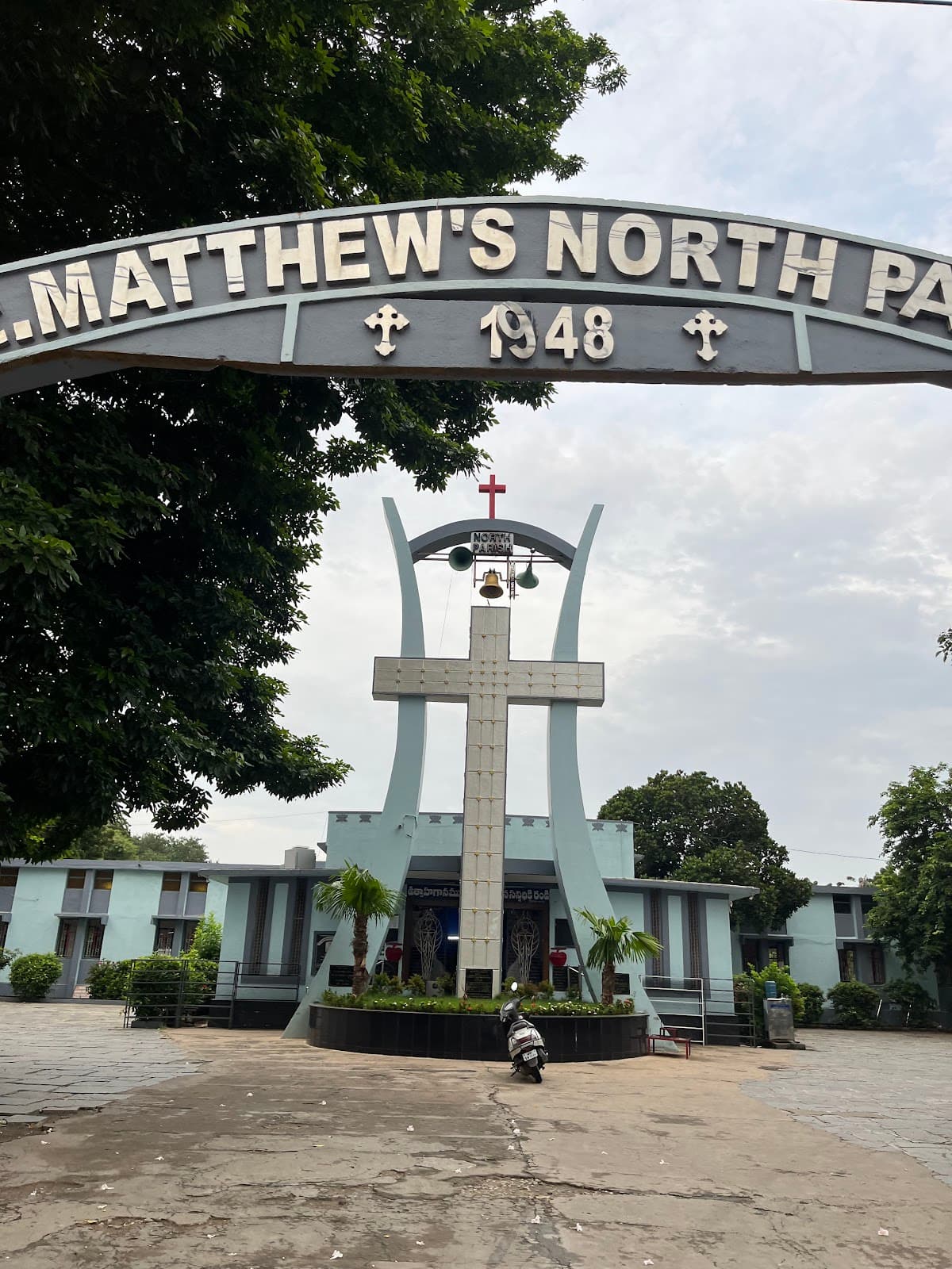 St. Matthew's Lutheran Church North Parish — photo by SOUTH COAST RAILWAYS S.Co.R
